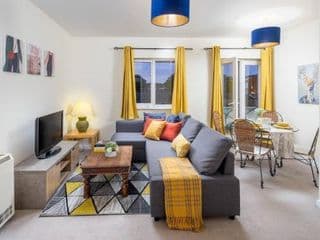 Cozy 2 bed room Flat Walking distance from ExCel photo 1