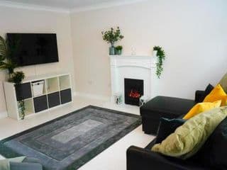 3 BR new build home with FREE parking SOLIHUL BHX NEC HS2 CONTRACTORS FAMILIES photo 1