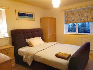 BrumStay UK - 5 Bed TownHouse with Garden and Parking for upto 3 small cars photo 1
