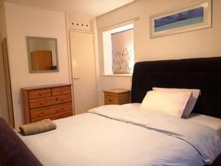 BrumStay UK - 5 Bed TownHouse with Garden and Parking for upto 3 small cars photo 3