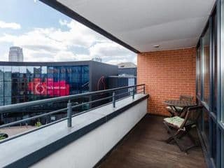 Vivid 2 Bedroom Apartment in Central London photo 2