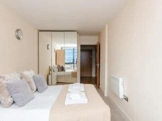 Vivid 2 Bedroom Apartment in Central London photo 3