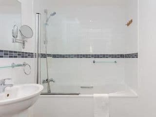 Bright & Airy 1 Bedroom Apartment in Trendy Peckham photo 3