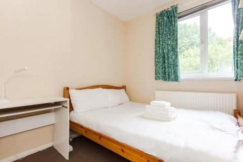 Homely 3 Bedroom House with a Garden