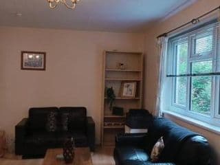 Homely 3 Bedroom House with a Garden photo 2