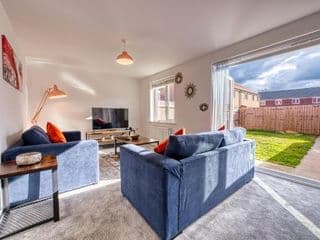 Modern 4 Bedroom 2 Bath House with Parking, Tyseley, Birmingham photo 3