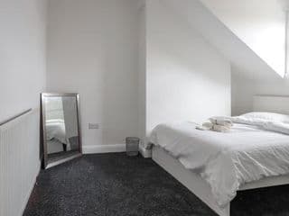 Spacious 4 Bed House in Birmingham, Suitable for Contractors photo 4