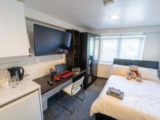 Equipped Studios opposite UOB and walking distance to QE in GuestHouse photo 2