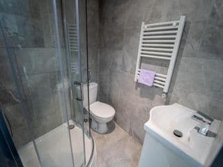 Equipped Studios opposite UOB and walking distance to QE in GuestHouse photo 4