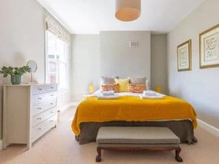 Luxuriously Designed 3 Bedroom Apartment in Clapham photo 3