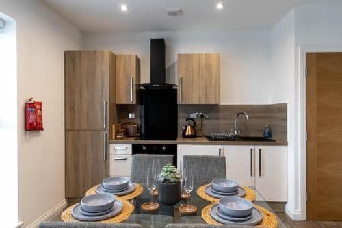 Stylish Jewellery Quarter Apartment (Sleeps 7)