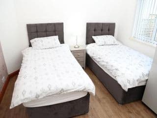 Cosy 3-Bed Bungalow NEC AIRPORT Close to ameities photo 2