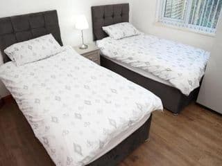 Cosy 3-Bed Bungalow NEC AIRPORT Close to ameities photo 3