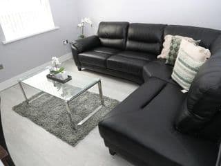 Homely 1-Bed Apartment in Birmingham photo 4