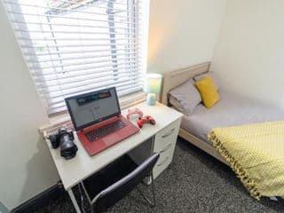 Impeccable 1-Bed Studio in Birmingham photo 4