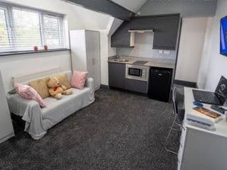 Stunning 1-Bed Studio in Birmingham photo 1