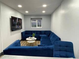 Stunning 1-Bed Studio in Birmingham photo 3