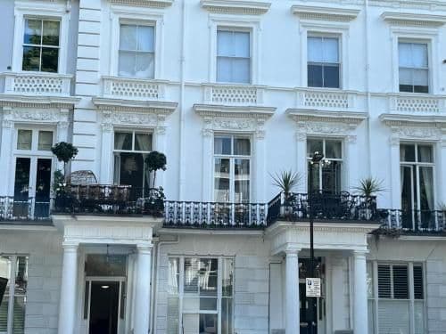 2-3 bedroom 2 roof terraces prime Notting Hill