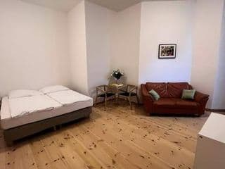 Thomas Apartments photo 2
