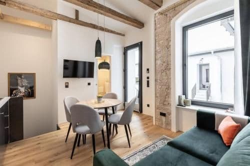 Ancient 33sqm 2room maisonette apt Near center