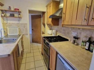 Inviting 2-Bed Cottage in Windsor photo 4