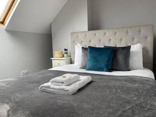 4 bed house + garden Ideal for Contractors&Families photo 2