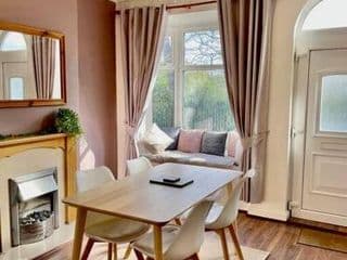 4 bed house + garden Ideal for Contractors&Families photo 3
