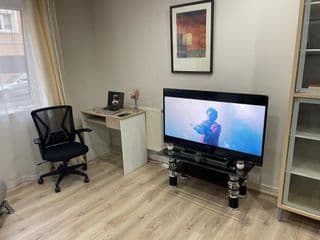 Tranquil, Modern & Large Flat With Parking photo 2