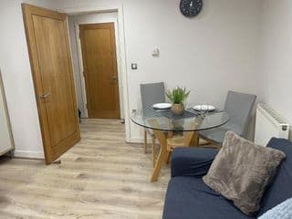 Tranquil, Modern & Large Flat With Parking photo 4