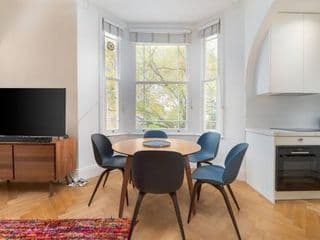 Beautiful Hampstead Home RH6 photo 4