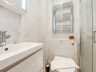 Modern Apartments in Paddington Central London FREE WIFI & AIRCON by City Stay London photo 3