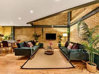 Spacious 2 Bed Urban Jungle Flat, Central London photo 1