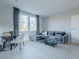 Modern and Luxurious 2 Bedroom Flat - Barons Court photo 4