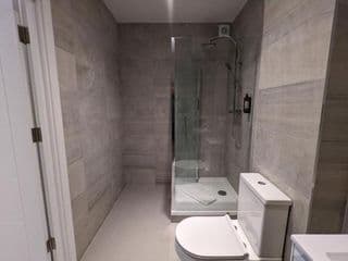 Hounslow Apartments by Charles Hope photo 3