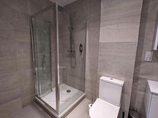 Hounslow Apartments by Charles Hope photo 4