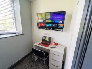 Spacious 1-Bed Studio in Birmingham photo 2
