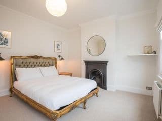 Pass the Keys Cheerful Roomy 6 Sleeper in Central Windsor with Garden photo 2