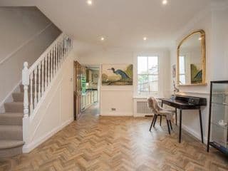 Pass the Keys Cheerful Roomy 6 Sleeper in Central Windsor with Garden photo 3