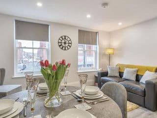 Modern 1st Floor Apartment in Windsor Town Centre photo 1