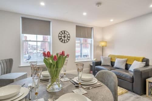 Modern 1st Floor Apartment in Windsor Town Centre
