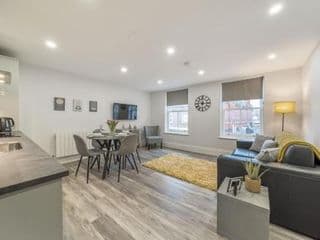 Modern 1st Floor Apartment in Windsor Town Centre photo 3