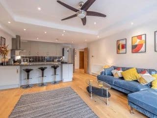 Hidden Gem With Windsor Castle Views & Parking photo 1