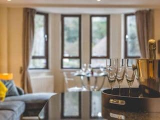 Hidden Gem With Windsor Castle Views & Parking photo 2