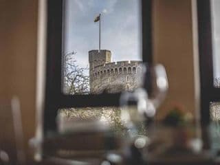Hidden Gem With Windsor Castle Views & Parking photo 3