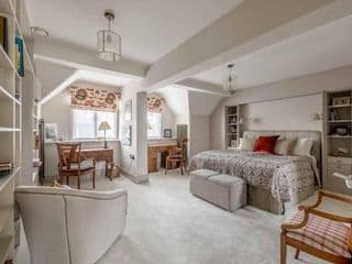 Stylish 2 Bed/2 Bath Flat In The Heart Of Windsor photo 3