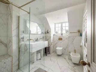 Stylish 2 Bed/2 Bath Flat In The Heart Of Windsor photo 4