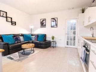 SPACIOUS 3 Bed APARTMENT WITH EN-SUITES & PARKING! photo 1