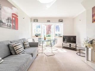 Homely Property- Sleeps up to 6 photo 1