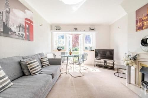 Homely Property- Sleeps up to 6