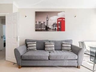 Homely Property- Sleeps up to 6 photo 3